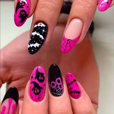 We rounded up the best halloween nail designs that are trending, from French manicures to textured nails to chrome finishes and more. Nagel Tips, Makijaż Smokey Eye