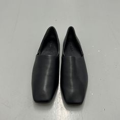 - Designer = Vince - Size = 8.5m(38.5). Trunk 19 - Color = Black -2vince Genuine Soft Light Weight Leather 8.5m(38.5) Slip On Black Flats - Padded Leather Insole And Leather Outsole - Light Weight - Perfect Item For The Active Person. Walking? Traveling. Tsa Friendly. For School, Office, Walking The Streets Of Nyc And Tropical Getaways - Genuine And Authentic Or Your Money 5back Trunk 19 Classic Flat Leather Court Shoes, Black Flat Leather Shoes For Work, Black Flat Heel Business Leather Shoes, Sleek Black Loafers With Leather Sole, Sleek Black Loafers For Work, Black Slip-on Loafers With Pointed Toe, Black Pointed Toe Slip-on Loafers, Black Leather Shoes With Rubber Sole For Office, Black Closed Toe Flats For Office