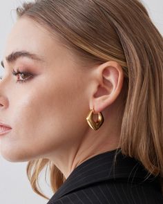 Smaller size huggie hoop earrings that fits snuggly around the ear. This luxury hoop is made 18K gold plated over sterling silver. Modern and sleek design with every single piece hand polished to perfection. Each pair of earrings are produce using our exclusive Italian electroforming technology to control the weight to maximize comfort. This design is available in 2 colors, 18k yellow gold or white gold. Closure: Hoop Stamp Closure Approx. Measurement: Outer Length: 1.1 inches Outer Width: 1 inc Luxury Yellow Gold Modern Huggie Earrings, Modern Pierced Huggie Earrings, Modern Gold Plated Teardrop Huggie Earrings, Minimalist Gold Plated Pierced Huggie Earrings, Everyday Teardrop Huggie Earrings With Polished Finish, Minimalist Teardrop Gold Plated Hoop Earrings, Luxury Pierced Huggie Hoop Earrings, Modern Shiny Huggie Jewelry, Modern Huggie Jewelry With Shiny Finish