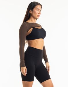 Functional athleisure at its finest. The Range Long Sleeve is the perfect garment to complete your workout look. Featuring a slim fit, super cropped length, the Range Long Sleeve is perfect to throw over your favorite ECHT sportsbra or with Range V3 Sportsbra as shown and matching Range Leggings! - Super Cropped Length - perfect with high-rise pants - Mix and match with your favourite ECHT sportsbra - Fabric: Super soft and breathable - Slim fit skims your body - Silver logo on sleeve - Breathability and ease of movement 81% Nylon, 19% Spandex Range V3 Sportsbra is sold separately. Sporty Cropped Crop Top For Streetwear, Versatile Cropped Activewear For Workout, Supportive Cropped Sports Tops, Cropped Moisture-wicking Athleisure Top, Moisture-wicking Cropped Top For Athleisure, Black High Stretch Crop Top Sports Bra, Black Compression Crop Top For Yoga, Sporty Squat-proof Top For Pilates, Stretch Cropped Sportswear Tops