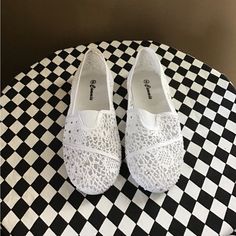 Nwt White Lace Shoes With Silver Bauble Accents 8. Loafer Style, Super Cute! White Lace Shoes, Suede Flats Shoes, Vans Suede, Leopard Loafers, Loafer Style, Chunky Loafers, Lace Shoes, Metallic Flats, Black Flats Shoes