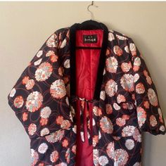 Gorgeous One Of A Kind Piece Features Wide Sleeves A A Tie Closure. With A Velvet Black Collar. One Size Quilted Kimono, Kimono Jacket, Vintage Quilts, Wide Sleeves, A A, Women's Blazer, Kimono Top, Jackets For Women, Jackets & Coats