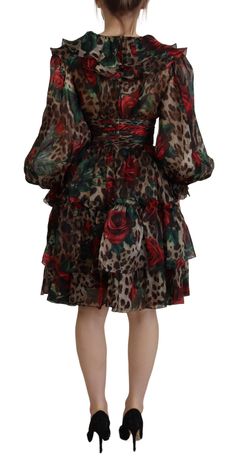 Indulge in the epitome of luxury with this stunning 100% Authentic Dolce & Gabbana A-line Shift Dress. Adorned with a chic leopard pattern complemented by vibrant red roses, this Italian-made dress is crafted from the finest silk. The perfect ensemble for those seeking elegance and style. Color: Brown leopard pattern with red Roses Material: 100% Silk Linning: 68% Polyester, 30% Nylon, 2% Elastane Stretch inner lining Zipper closure Logo details Made in Italy Country of origin: IT Clothing Repurpose, Ruffled Gown, Gabbana Dress, Dolce Gabbana Dress, Brown Leopard, Dolce E Gabbana, Rose Dress, Leopard Pattern, Dolce & Gabbana