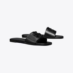 Chic and minimal, the Ines Slide is crafted in soft leather with a comfortable cushioned footbed. A double-stacked leather logo adds subtle dimension to the effortless and elevated sandal. Nice Sandals, Miller Sandal, Cute Shoes Heels, Summer Capsule, Women's Outfits, Jelly Sandals, Walk By Faith, Footwear Design Women, Designer Sandals