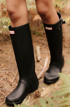 Farm Photoshoot, Rain Boot Outfit, Gum Boot, Black Hunter Boots, Tall Hunter Boots, Hunter Boots Socks, Hunter Wellies, Rain Boots Women, Black Rain Boots