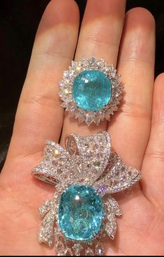 Luxury Turquoise Jewelry With Jewels, Luxury Spiritual Turquoise Jewelry, Luxury Gemstone Amulet Jewelry, Luxury Turquoise Multi-stone Jewelry, Luxury Turquoise Amulet Jewelry, Neck Pieces Jewelry, Van Cleef And Arpels Jewelry, Fancy Jewellery Designs, Real Gold Jewelry