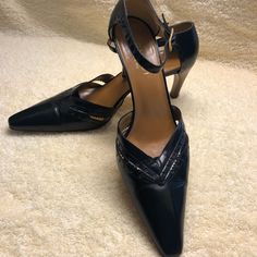 Gucci Black Leather Wood Grain Heel Strapped Pumps. Gucci Heels, Shoes Gucci, Strap Pumps, Gucci Black, Gucci Shoes, Strap Heels, Wood Grain, Grain, Black Leather