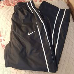 Nike Y2k Pants, Nike Pants Aesthetic, Men Pants Style, Mens Fashion Pants, Black Nike Pants, Nike Track Pants Mens, Nike Windbreaker Pants