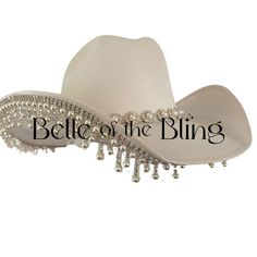 1-Hat color: white 2-Size: M and L available, please let us know in the personalization section which size you are 3-Special requests: for any special requests please message me! You can follow us on Instagram @belleoftheblingco for more inspo and to see different hat/rhinestone combinations! Thank you for supporting my small business! **LA or OC local pickup option available Pearl Cowboy Hat, Rhinestone Cowgirl Aesthetic, Bridal Cowgirl, Fringe Cowboy Hat, Luxury Cowgirl, Wedding Ranch, Western Style Wedding, Bachelorette Party Gift, Cowboy Wedding