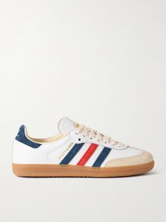 Part of the aptly named 'Olympic' collection, these adidas Originals 'Samba OG' sneakers draw on the retro athletic styles Sporty & Rich is known for. They're made from contrasts of supple leather, smooth satin and plush suede. They bear all the hallmarks of the classics from the '50s, including three-stripes, iconography and timeless gum soles. Adidas Sporty And Rich, Sneakers Drawing, Adidas Og, Samba Og, 50's Style, Adidas Originals Women, Raffia Bag, Sporty And Rich, Jo Malone London