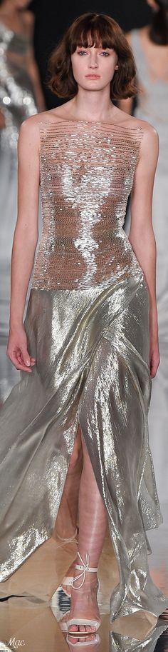 Spring 2017 Ready-to-Wear Valentin Yudashkin Valentin Yudashkin, Modern Lamps, Fashion Couture, Russian Fashion, Fashion Images, Silver Dress, Gorgeous Gowns, Up Girl