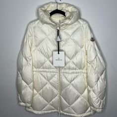 Moncler Sargas Down Parka Jacket White Women’s Size 1/S $1,550. New With Tags. With A Diamond-Quilted Construction, This White Sargas Jacket From Moncler Offers A Heightened Sense Of Luxury And Comfort. Made From Down-Filled Shell, It Has A Relaxed Silhouette That Can Be Cinched Via Drawstrings At The Waist And Hem. Material: 100% Polyamide Filling: 90% Down, 10% Feathers Hood: 100% Polyamide Lining: 100% Polyamide, Fully Lined True To Size Loose Fit, Drawstring Waist Lightweight Material Dry Cl Luxury Long Sleeve Winter White Outerwear, Luxury White Winter Puffer Jacket, Luxury White Puffer Jacket For Winter, Designer Outerwear With Pockets, Luxury White Long Sleeve Outerwear, Designer White Winter Outerwear, Designer Cream Outerwear For Winter, Designer Fitted White Outerwear, Designer White Fitted Outerwear