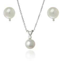 This classic freshwater pearl set features a pearl pendant and matching pear stud earrings. The earrings and pendant are both accented by a sparkling diamond, all set in 14k white gold. Whether worn as a beautiful bridal jewelry set on your wedding day or worn everyday, this jewelry set will become an instant favorite. 14k White Gold Freshwater Cultured Pearls Diamonds TCW .03 Jewelry set includes: Necklace - 16-18 inches long Earrings - Pierced Stud fitting Available in our New York Showroom Elegant Pearl Jewelry, Beautiful Bridal Jewelry, Pearl Earring Set, Pearl Jewelry Sets, Gold Cream, Pearl Set, Freshwater Cultured Pearls, Pearl Diamond, Diamond Set