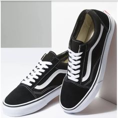 Brand New Vans $40 Obo Vans Shoes Old Skool, Tenis Air Force, Vans Vintage, Suede Vans, Vans Old School, Black And White Vans, Tenis Nike Air, Tenis Vans, Vans Original