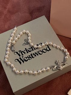 Wren Beaumont, Lancaster Prep, Vivienne Westwood Jewellery, Necklace For Girls, Luxe Jewelry, White Pearl Necklace, Fashion White, Jewelry Accessories Ideas, Pearl Choker Necklace