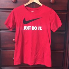 Never Worn! Red Size L Nike T Shirt Nike Casual Top In University Red, Nike Red T-shirt For Summer, Red Nike T-shirt For Summer, Nike Red Graphic Tee Top, Nike Red Graphic Tee, Spring Red T-shirt With Logo Print, Casual University Red Tops With Logo Print, Tops Nike, Nike Shirt