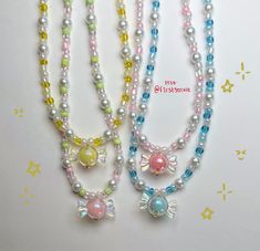 Adorable handmade pearl beaded chokers with pastel candy charms.  SIZE: 12 inches & includes 4-inch extender chain to adjust to your liking. Avoid contact with moisture to keep the clasp from tarnishing. Candy Jewelry Diy, Candy Necklace Aesthetic, Candy Jewelry Aesthetic, Cute Pastel Beaded Jewelry, Kawaii Choker, Hobby Inspiration, Candy Charms, Pastel Jewelry, Candy Necklace