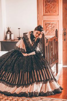 Traditional Philippine Dress, Filipino Costumes Traditional, Philippines Dress Traditional, Philippine Clothing Traditional, Spanish Dress Aesthetic, Baro't Saya Traditional, Philipino Traditional Clothing, Filipiñana Dress Traditional, Barot Saya Modern