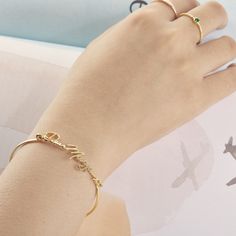 "This bracelet can be personalized with your loved one's fingerprint or handwriting. Please specify your personalization in the NOTE TO SELLER section when you check out. H A N D W R I T I N G ∙ B R A C E L E T D E T A I L S * Material: Sterling Silver, 18K Gold Plated , 18K Rose Gold Plated S I Z E ∙ G U I D E Measure your wrist, then add 0.2\"-1\" to have the size and compare to the Size Chart below (Length). How much to add in your wrist measure depends on how loose you want the bracelet on y Thumbprint Necklace, Remembrance Necklaces, Handwriting Bracelet, Handwriting Necklace, Signature Bracelet, Handwriting Jewelry, Signature Necklace, Memorial Bracelet, Oval Necklace