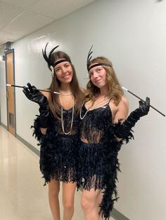 Flappers Costume Halloween, Daisy Costume Great Gatsby, Two Piece Flapper Costume, Cute Flapper Costume, Halloween Costume 1920s, 1920s Fashion Costume, Daisy And Gatsby Costume Halloween, Roaring 20s Costume Ideas, Halloween Costumes 1920's