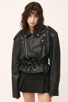 BLACK S/M - ESTIMATED RELEASE TIME : 14 BUSINESS DAYS Fits up to large size Front zip fly closure Faux leather jacket Removable belt 100% Polyurethane Professional Clean Only / Do Not Tumble Dry S/M: Shoulder: 54cm (21.3in) / Bust: 59cm (23.2in) / Sleeve: 63.5cm (25.0in) / Armhole: 23cm (9.1in) / Length: 55.5cm (21.9in) / Model's height is 7′ 5″ (170cm) Bust 32.5in Waist 23.5in Hip 34in and wearing S/M 사이즈 정보Size information (단위:cm)(Unit : inch) S/MS/M 사이즈 정보 Size information 어깨Shoulder 5421.3 가