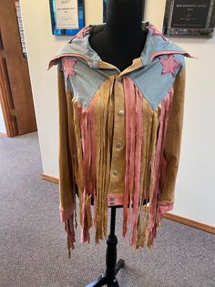 Women's medium western jacket with stars. Western Style Winter Outerwear For Rodeo, Western Winter Outerwear For Rodeo, Western Winter Outerwear For Ranch, Western Style Long Sleeve Outerwear For Western-themed Events, American Retro Long Sleeve Outerwear For Fall, Fitted Western Outerwear For Rodeo, Fringe Long Sleeve Outerwear For Rodeo, Long Sleeve Fringe Outerwear For Rodeo, Western Style Fringe Outerwear For Rodeo