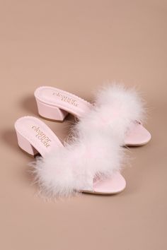 FEATHER SLIPPERS, BRIDAL SLIPPERS, FEATHER HEELS, MARABOU SLIPPERS, WOMEN'S BOUDOIR SLIPPERS, WEDDING SLIPPERS, BRIDE SLIPPERS, BRIDE GIFT Where Comfort Meets Elegance: Eleanor Louise Marabou Feather Slippers Crafted step by step with the finest marabou feathers and premium-grade satin and leather, these slippers combine comfort and sophistication. Meticulously chosen materials and the expertise of artisans are evident in every detail. While the marabou feathers add an extraordinary touch to your slippers, the use of top-quality leather emphasizes durability and excellence. Each slipper that comes from our artisans' hands stands out with its meticulously crafted details and precise stitches. With a 1.96-inch (5 cm) heel height, they offer both elegance and comfort. Ideal for those seeking Pink Party Slippers For Spring, Feathered Heels With Round Toe, Feathered Open Toe Sandals For Spring, Spring Feather Open Toe Sandals, Spring Feathered Open Toe Sandals, Spring High Heel Sandals With Feathers, Spring Open Toe Sandals With Feather Trim, Slippers Wedding, Feather Slippers