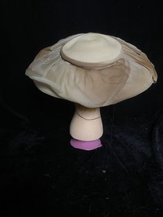 Fabulous 1940's tan woven straw fascinator hat with ombre tan chiffon and bow on the top. What used to be black elastic bands inside ardent usable any more. Green's park ave hat Fascinator Hat, Green Park, Big Bow, Fascinator Hats, Big Bows, Wide Brimmed, Fascinator, Lincoln, Straw