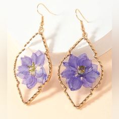 Freesia Columbine Iris Prairie Gentian Genuine Pressed Preserved Dried Flower Gold Framed Clear/Transparent Window Romantic Feminine Dangle Earrings. Gorgeous Dried Purple Flowers Complete With Stems Preserved In Clear Epoxy Resin With A Gold Ornate Twisted Oval Frame . A Beautiful Bohemian Feminine & Romantic Gift For Valentine’s/Anniversary/Birthday/Etc. Or Treat Yourself! New. Measurements: Eardrop Length: 2.9” Earring Width: 1.2” If You Want It, Don’t Let It Get Away Send Me An Offer! I Love Purple Flower Earrings For Party, Purple Flower Charm Earrings, Purple Flower Shaped Jewelry With Flower Decoration, Purple Flower-shaped Jewelry With Pressed Flowers, Purple Flower Earrings For Party With Ear Wire, Purple Flower Bohemian Earrings, Bohemian Purple Flower Earrings, Lavender Flower Earrings With Ear Wire, Elegant Purple Pressed Flower Earrings