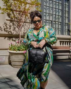 Favorite look of the week ✨ Sunglasses @lanvin Dress @lagencefashion Belt @versace Jewelry @julievos @brinkerandeliza Bag @senreve Boots @naturalizer #ladieswholagence #naturalizer #senreve #nycstyle #nycstreetstyle #nyccreatives #stylecrush #stylecreator #maximaliststyle #sprinting #springfashion #springflowers