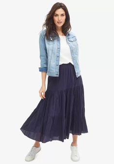 Black Crinkle Skirt Outfit, Tiered Black Skirt Outfit, Tiered Midi Skirt Outfit, Navy Skirt Outfit, Black Tiered Skirt, Skirt Outfit Casual, Black Skirt Outfits, Crinkle Skirt, Midi Skirt Outfit