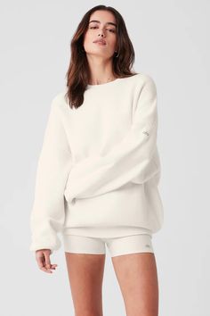 Scholar Crew Neck Sweater - Ivory | Alo Yoga Alo Yoga Outfit, Skater Outfit, Sport Fits, Womens Onesie, Top Marks, White Pullover, Workout Tights, Tennis Club, Womens Capris