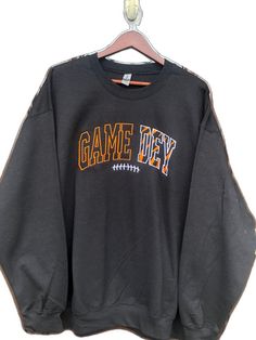 Team-colored Sweatshirt With Team Logo, Team-colored Sweatshirt With Team Logo For Fans, Fleece Sweatshirt Fan Apparel, Fleece Sweatshirt With Team Logo, Varsity Hoodie With Team Logo For Game Day, Fleece Sweatshirt With Team Logo For Fan Merchandise, Winter Game Day Sweatshirt With Team Logo, Sporty Team Logo Sweatshirt For Fan Gear, Black Sports Fan Sweatshirt For Sports Season