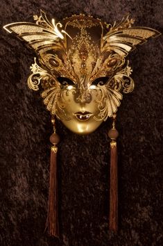 Libitea Libitea authentic venetian mask in papier mache. Handcrafted according to the original Venice carnival tradition. Manifactured in Venice by the famous venetian masters. Each item is provided with certificate of authenticity. Mask Dimensions Width: 33 cm Height: 47 cm Depth: 14 cm Venetian Masks Art, Venetian Costumes, Costume Venitien, Venice Mask, Venetian Masquerade Masks, Venetian Carnival Masks, Carnival Of Venice, Venetian Masquerade, Venetian Masks