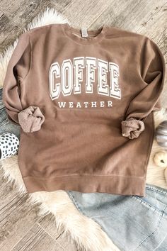 Coffee Weather Sweatshirt - Light Brown – LURE Boutique Vinyl Sweatshirt Ideas, Oversized Sweatshirt Outfit, Coffee Sweater, Cozy Coffee, Coffee Sweatshirt, Boho Style Outfits, Layered Sweater, Puff Print, Cocoa Brown