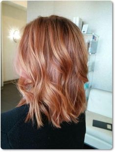 Unwiderstehliche Rose Gold Haarfarbe sieht aus Cinnamon Hair, Pink Blonde Hair, Dyed Hair Pastel, Strawberry Blonde Hair Color, Haircuts Ideas, Rose Gold Hair