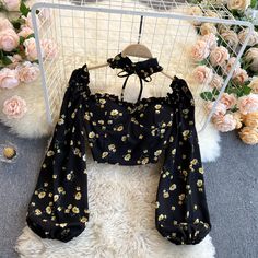 Color : Black,Pink,Yellow,WhiteFabric: blendedSize(cm): Free SizeTops lenghth 28 Sleeves length 59 bust 80 waist 74 (Due to the different measurement methods ,there is an error of 1-3, the measurement unit: cm) Pakaian Crop Top, Elegant Crop Top, Pleated Fashion, Chiffon Shirt Blouse, Cute Dress Outfits, Crop Top Outfits, Modieuze Outfits, Really Cute Outfits, Beauty And Fashion