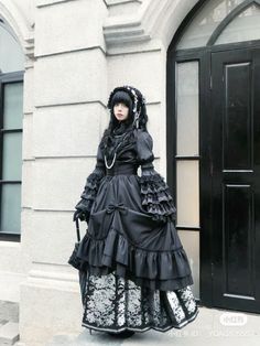 Dark Royalty Outfits, Vkei Outfits Female, Witch Outfit Design, Egl Fashion Gothic, Gothic Ouji Fashion, Goth Lolitas, Goth Maid, Gothic Outfits Casual