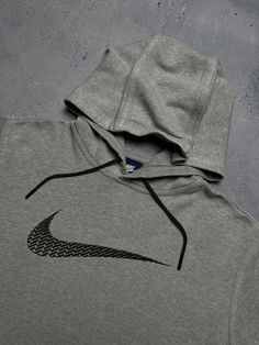 Nike boxy fit vintage hoodie center swoosh logo spellout y2k Size Men's / US M / EU 48-50 / 2 Color Grey Condition Gently Used Nike central logo swoosh The material is pleasant to the body. In a good condition. Fast sending! Condition : 7/10 Chest - 58 cm Length - 65 cm Shoulders - 46 cm Sleeve Length - 70 cm - ALL ITEMS ARE HEAT TREATED AND WASHED BEFORE SHIPPING - FOLLOW MY STORE - SEE MY OTHER ITEMS Urban Hoodie Sweatshirt With Logo, Sporty Gym Hoodie With Logo Print, Athletic Heather Hoodie For Streetwear, Sports Season Hoodie With Logo Print, Hooded Logo Print Sweatshirt For Sports Season, Casual Gym Hoodie With Logo Print, Athletic Heather Urban Hoodie For Sports, Urban Style Athletic Heather Hoodie For Sports, Urban Sports Hoodie With Logo Print