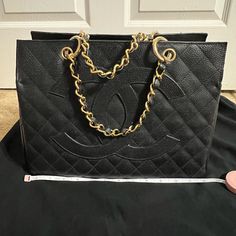 Guaranteed Authentic! Exterior Is In Execellent Condition, No Scratches, No Corner Rubs, Very Minimal Signs Of Use On The Interior. Holo Intact, No Card But It Comes With Entrupy Certificate Of Authenticity. Minimal Tarnishing On The D Ring. All Sales Are Final. Please Ask Questions Before Purchasing. Thank You! Chanel Grand Shopping Tote, No Card, Chain Handbag, Black Caviar, Shopping Tote, Chanel Handbags, D Ring, Womens Tote Bags, Chanel Bag