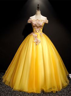 The spectacular off the shoulder v neck line has a bodice that is decorated in the perfect.mixes of diamonds as well as beading to give it the best sparkle. Trickles of beading circulation down the tulle of the skirt. A corset lace back encloses the dress and also a matching swiped is consisted of. Yellow Ball Gown, Prom Dress Off Shoulder, Ball Gown Elegant, Gold Tulle, Gown Elegant, Ball Gown Dress, Formal Occasion Dress, Dresses Ball Gown, Dress Off Shoulder