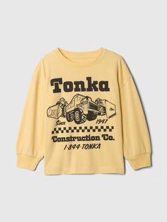 Soft cotton-blend T-shirt.  Crewneck.  Long sleeves with banded cuffs.  Tonka graphic at front.  Straight, easy fit.  Hits at the hip.  Sizes range from baby to toddler. Baby Gap, Cricut Ideas, Toddler Gifts, Baby Toddler, Graphic T Shirt, Gap, Straw, Cotton Blend