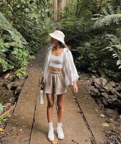 Camping Outfits For Women Summer, Summer Camp Outfits, Backpacking Outfits, Wander Outfit, Trekking Outfit Women, Trekking Outfit, Camping Outfits For Women, Thailand Outfit, Cute Hiking Outfit