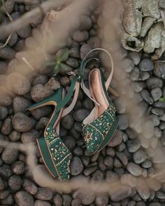 Emerald Green Classy Wedding Shoe Garden Party Bridal Shoe - Etsy Emerald Green Shoes, Green Pumps, Bridal Shoe, Desi Bride, Green Sandals, Party Pumps, Wedding Guest Shoes, Party Heels, Classy Wedding