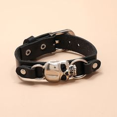 Style: Europe and America Material: Artificial Leather Color: Black Fashion Element: Geometry Simple Skull, Rock Style Outfits, Gothic Bracelet, Metal Skull, Skull Hand, Street Trends, Skull Jewelry, Style Punk, Hand Chain