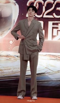 Chinese Suit Men, Chinese Suit, Lavender Outfit, Classy Suits, Classy Outfits Men, Fashion Artwork, Man Suit, Red Carpet Outfits, Wiz Khalifa