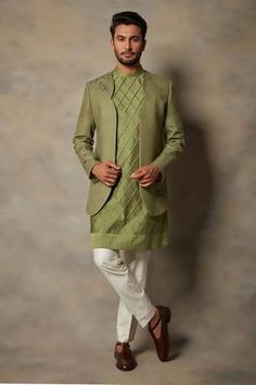 Shop for Gargee Designers Green Matka Silk Bandhgala And Pleated Kurta Set for Men Online at Aza Fashions Reception Dress For Men, Embroidered Bandhgala, Indo Western For Men, Reception Outfit, Kurta Patterns, Kurta Set For Men, Indo Western Dress, Designer Suits For Men, Open Sleeve