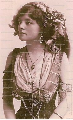 Vintage Gypsy Old Fashion, Vintage Pictures, Hippie Chic, Vintage Photographs, Vintage Beauty, Hippie Style, Vintage Prints, Vintage Photos, Long Hair