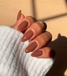 25 Cozy Pumpkin Spice Nails to Match Your Fall Cravings - Lifestyle With Amal Fall Nails Pumpkin, Caramel Nails, Gel Nails Shape, Nails Pumpkin, Spice Nails, Cute Fall Nails, Pumpkin Spice Nails, Velvet Nails, Pumpkin Nails