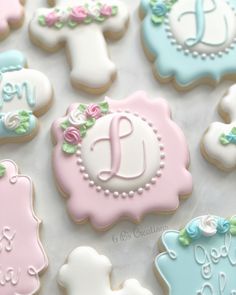 decorated cookies with the letter j on them